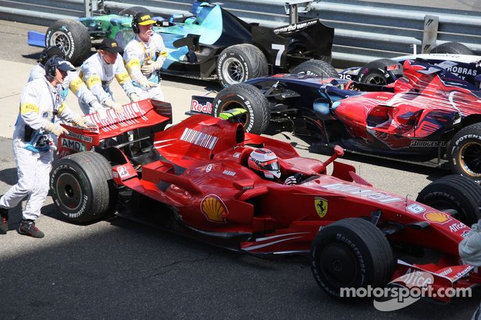 Kimi Raikkonen, Scuderia Ferrari, F2007, abandona