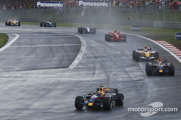 Mark Webber, Red Bull Racing, RB3 y David Coulthard, Red Bull Racing, RB3