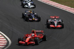 Kimi Raikkonen, Scuderia Ferrari, Fernando Alonso, McLaren Mercedes, Mark Webber, Red Bull Racing, et Nick Heidfeld, BMW Sauber F1 Team