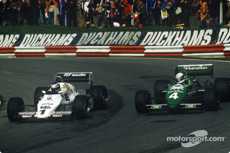 Keke Rosberg com o Williams-Cosworth FW08C disputando posição com Danny Sullivan
