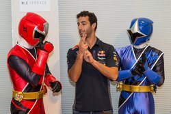 Daniel Ricciardo, Red Bull Racing incontragl i Shuriken Sentai Ninninjyaa