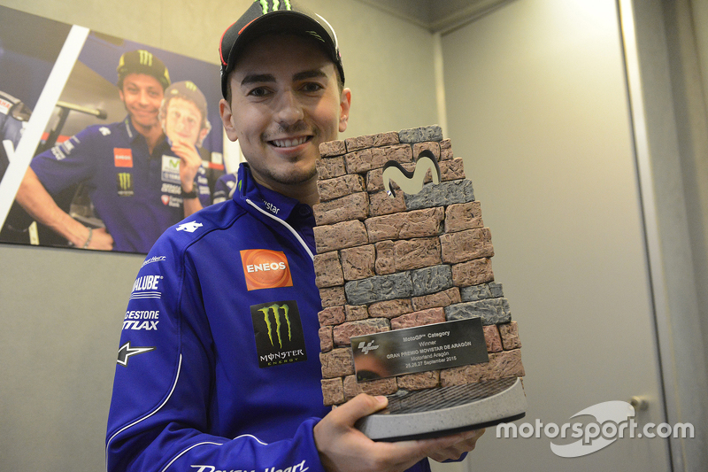 Trofeo del GP de Aragón Movistar diseñado por Jorge Lorenzo