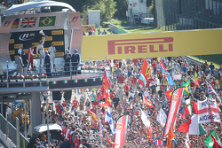Podio: vincitore Lewis Hamilton, Mercedes AMG F1 Team, secondo Sebastian Vettel, Ferrari, terzo Feli