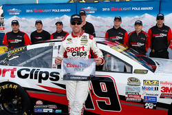 Ganador de la pole Carl Edwards, Joe Gibbs Racing Toyota