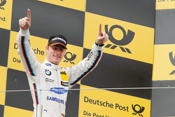 Подиум: победитель гонки Максим Мартен, BMW Team RMG BMW M4 DTM