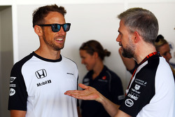 Дженсон Баттон, McLaren и Стив Купер, пресс-секретарь McLaren