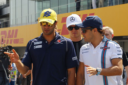 Felipe Nasr, Sauber F1 Team con Felipe Massa, Williams en el desfile de pilotos