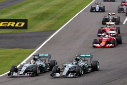 Lewis Hamilton, Mercedes AMG F1 W06 mène au départ