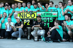 El ganador, Lewis Hamilton, Mercedes AMG F1 Team, segundo lugar, Nico Rosberg, Mercedes AMG F1 Team