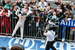 Льюис Хэмилтон, Mercedes AMG F1 Team и Нико Росберг, Mercedes AMG F1 Team
