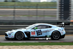 克拉夫特·班布车队88号阿斯顿马丁Vnatage V12 GT3:理查德·莱昂斯、余啸峰