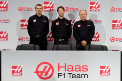 Haas F1 Team's Gunther Steiner, Romain Grosjean e Gene Haas