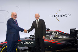 Christophe Navarre, voorzitter en CEO Moët Hennessy, en Ron Dennis, voorzitter McLaren Technology Gr