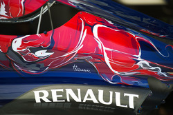 Tapa de motor de Scuderia Toro Rosso STR10 con logo Renault