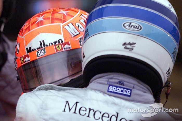 Ganador de la carrera y Campeon del Mundo del 2000 Michael Schumacher, Ferrari y Mika Hakkinen, McLaren