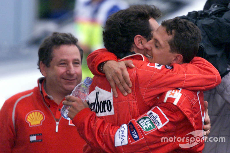 El ganador de la carrera y Campeonato del mundo del 2000, Michael Schumacher, Ferrari