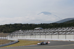 #17 Porsche Team Porsche 919 Hybrid: Timo Bernhard, Mark Webber, Brendon Hartley