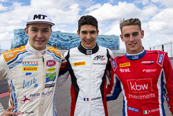 Top three qualifiers: second place Matheo Tuscher, Jenzer Motorsport, polesitter Esteban Ocon, ART G