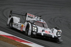 #18 Porsche Team Porsche 919 Hybrid: Romain Dumas, Neel Jani, Marc Lieb