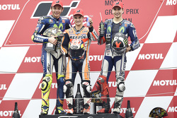 Podio: ganador de la carrera Dani Pedrosa, Repsol Honda Team, segundo lugar Valentino Rossi, Yamaha