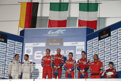 LMGTE Pro领奖台:吉安玛利亚·布鲁尼、托尼·维兰德,弗雷德里克·马克维斯基、帕特里克·皮雷,达维德·里贡、詹姆斯·克拉多
