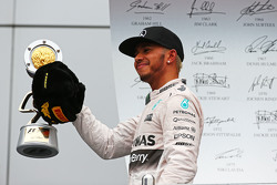 Race winner Lewis Hamilton, Mercedes AMG F1 celebrates on the podium