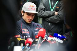 Carlos Sainz Jr., Scuderia Toro Rosso con los medios