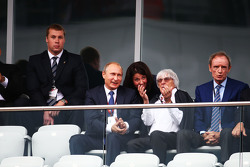 Владимир Путин, президент Российской Федерации и Берни Экклстоун