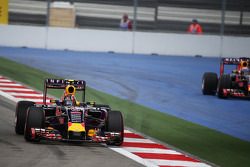Daniil Kvyat, Red Bull Racing RB11 e Daniel Ricciardo, Red Bull Racing RB11