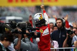 Sebastian Vettel, Ferrari fête sa deuxième place dans le Parc Fermé