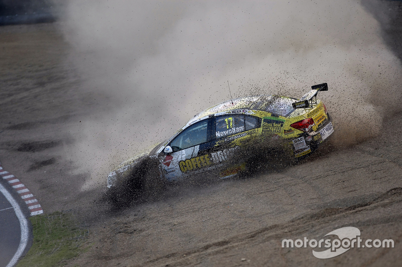 Dave Newsham Power Maxed Racing Chevrolet Cruze At Brands