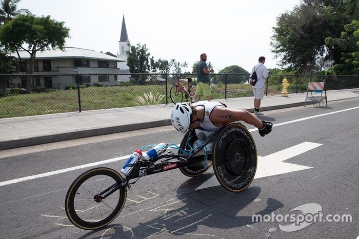 Alex Zanardi compite en el Triatlón Ironman de Hawaii
