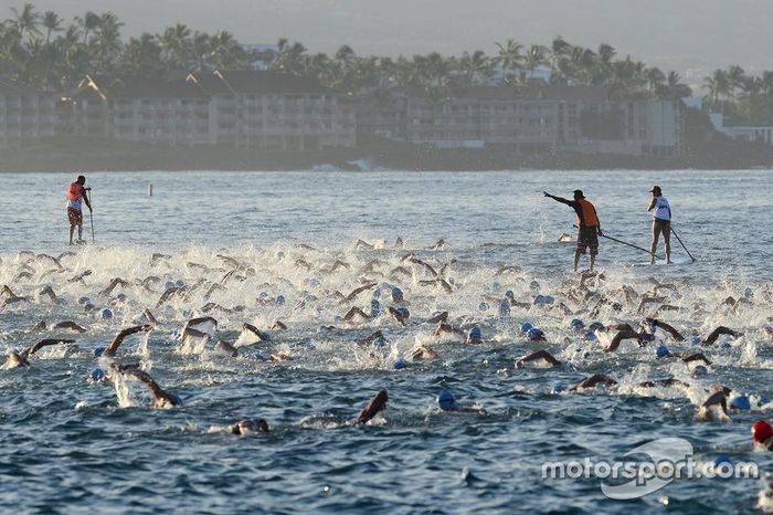 Alex Zanardi compite en el Triatlón Ironman de Hawaii