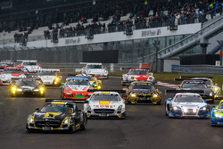 发车:黑凖车队2号梅赛德斯-奔驰SLS AMG GT3:休伯特·豪普特、于尔默·布尔曼、亚当·赫里斯托祖、曼努埃尔·梅茨格
