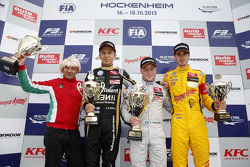 Race 3 Podium: 2de Alexander Albon, Signature Dallara Volkswagen, winnaar Felix Rosenqvist, Prema Po