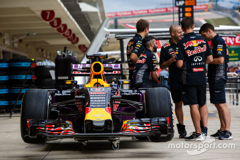 Red Bull Racing RB11 of Daniel Ricciardo, Red Bull Racing in the pits