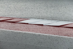 Heavy rainfall delays the start of FP2