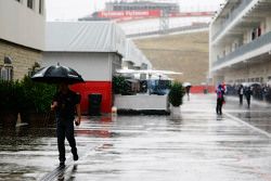 Heavy rainfall delays the start of FP2