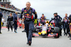 Daniel Ricciardo, Red Bull Racing RB11 en la parrilla