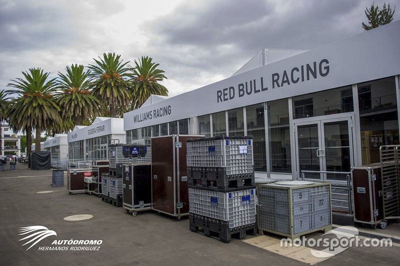 Llegada de equipo de las Escuderías al Autódromo Hermanos Rodríguez