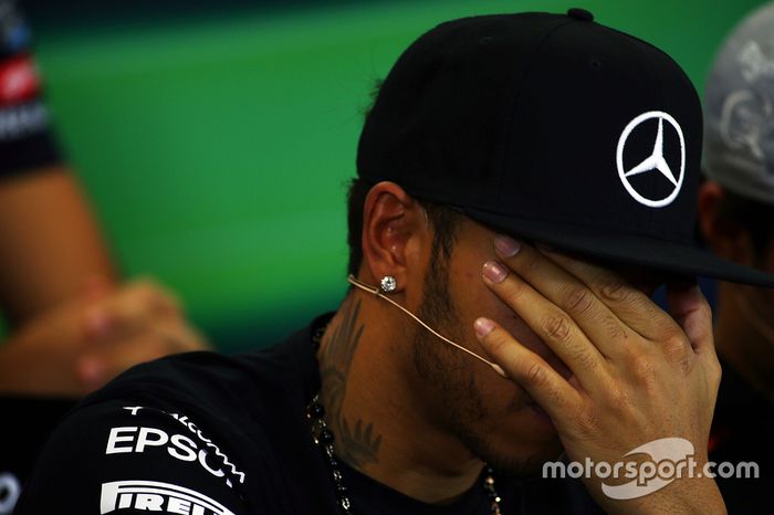 Lewis Hamilton, Mercedes AMG F1 en la conferencia de prensa de la FIA