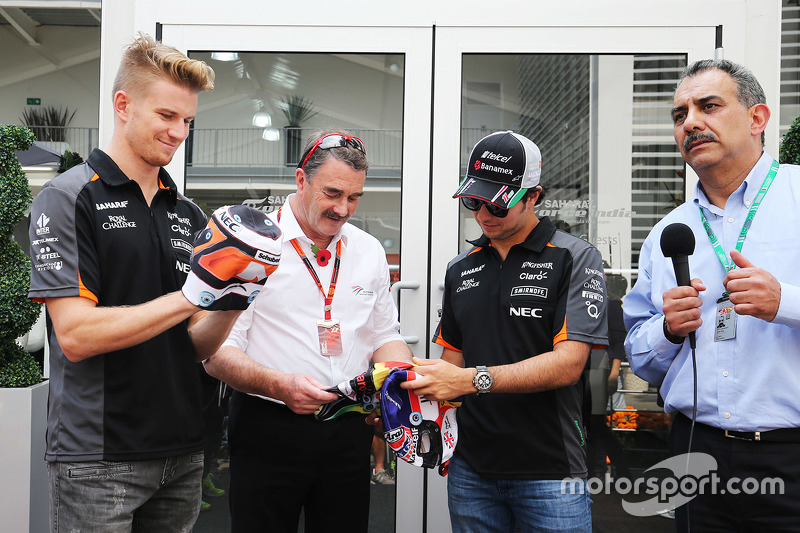 Nico Hulkenberg, Sahara Force India F1 con Nigel Mansell, e Sergio Perez, Sahara Force India F1 indo