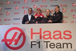 Carlos Slim, Presidente de América Móvil, Esteban Gutiérrez Haas Team, Gene Haas Dueño del Equipo y Guenther Steiner Director el equipo