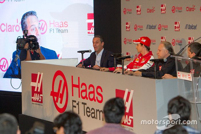 Carlos Slim, Presidente de América Móvil, Esteban Gutiérrez Haas F1 Team, Gene Haas Dueño del Equipo y Guenther Steiner Director el equipo