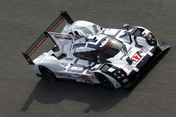 #17 Porsche Team Porsche 919 Hybrid : Timo Bernhard, Mark Webber, Brendon Hartley