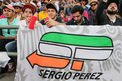 Sergio Pérez, Sahara Force India F1 fans en la tribuna