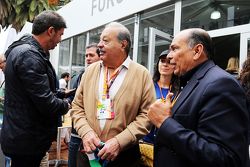 Carlos Slim con Antonio Pérez, padre de Sergio Pérez, Sahara Force India F1 Team