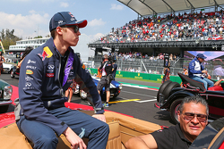 Daniil Kvyat, Red Bull Racing en el desfile de pilotos