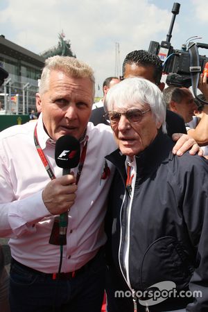 Johnny Herbert, Sky Sports F1 con Bernie Ecclestone, en el desfile de pilotos