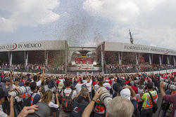 Podio: Primer lugar Nico Rosberg, Mercedes AMG F1, Segundo Lugar Lewis Hamilton Mercedes AMG F1 y el